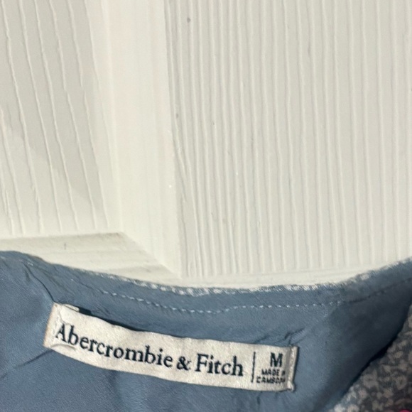 Abercrombie and fitch Twist-Front Cami in 'Light Blue Floral’ - Picture 2 of 4